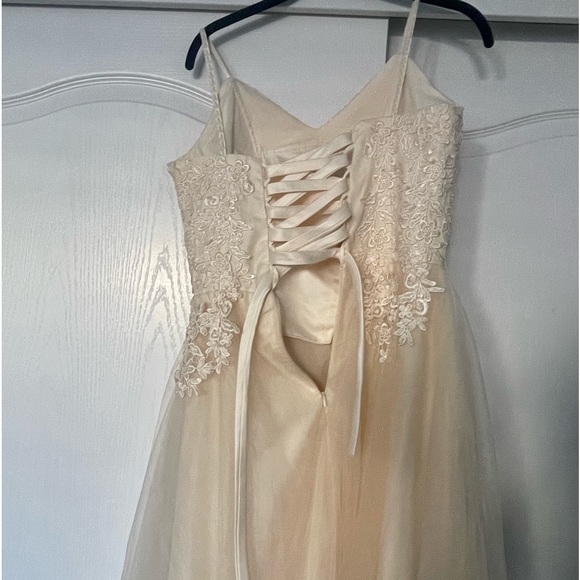 Women’s V Neck Lace Beaded Short Dress - Picture 3 of 8